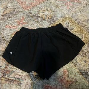 black lululemon hotty hot shorts
